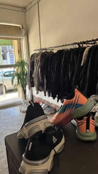 تم افتتاح متجر مودو ستور للملابس البالة🔥🤍 وصلت البضاعة احذية رياضي قيا...