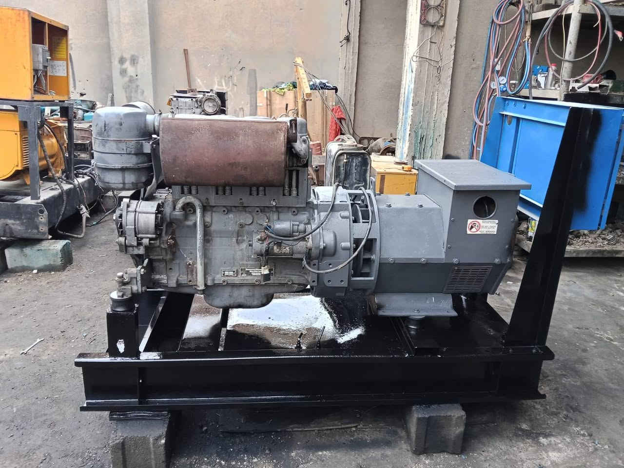 للبيع مولد دويز 912 حجم 4 بستم ألماني ابو صاروخ حلواني حديث توليد 50 كيفي بلادي شغال جاهز مع بورد جدید كهربائيات السعر 28 العنوان فلوجه حي الصناعي للتواصل ***********
