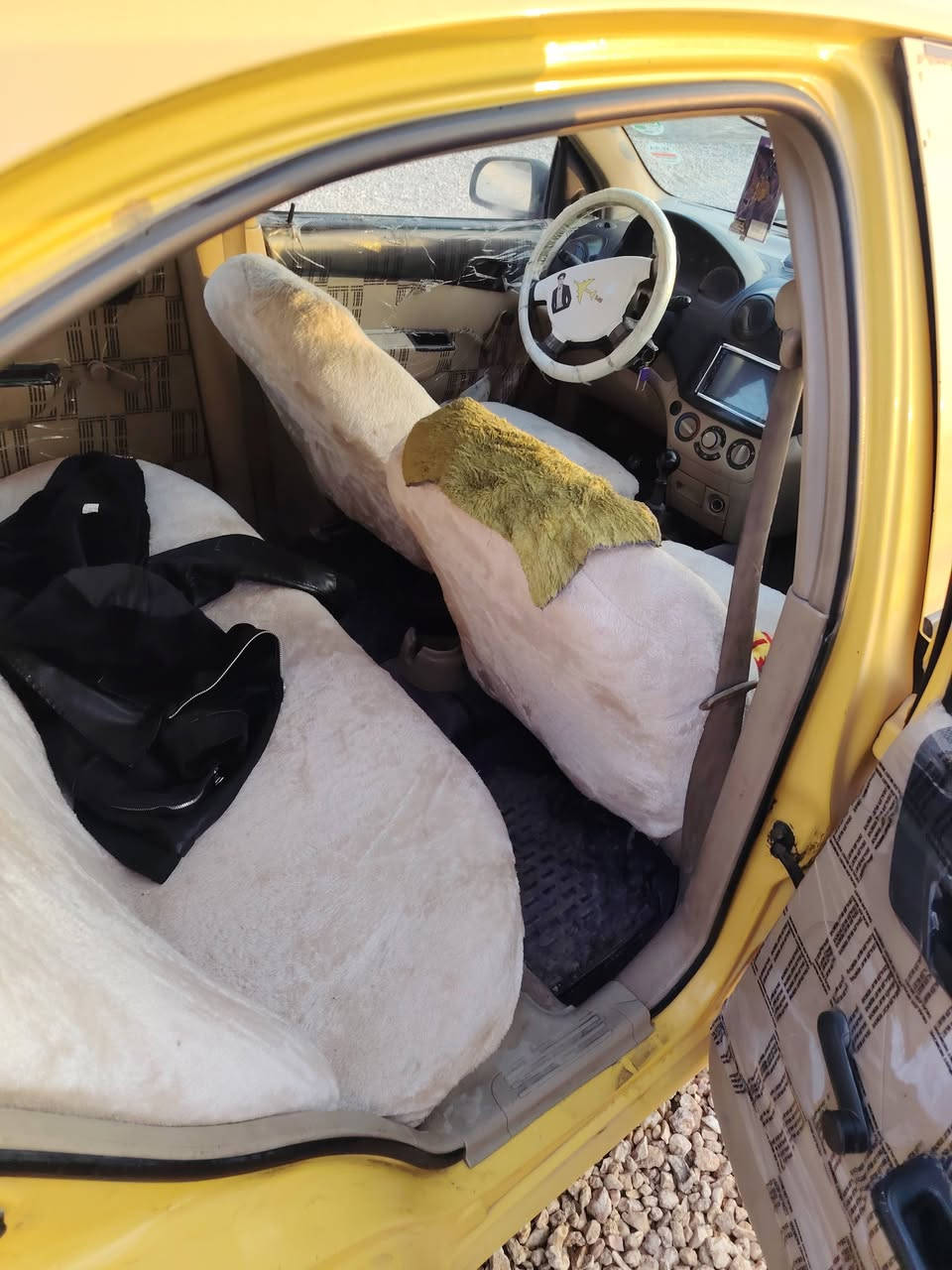 السعر 19 بدون عمله 2009 سياره كلك حلوه  ولاعليه شبيه شاشه كامله يعني  مدوشمه فقط مكينه مكفول مفتوح كير مكفول سياره  مكفوله من الضربه ملاحضه لاسنويه ولارقم مكفوله من السرقة وطلب مو شراي خيك لا تخابر*********** المكان ديوانيه ادوات ادوت ابيع مو تخابرني تكلي شبيه مابيه
