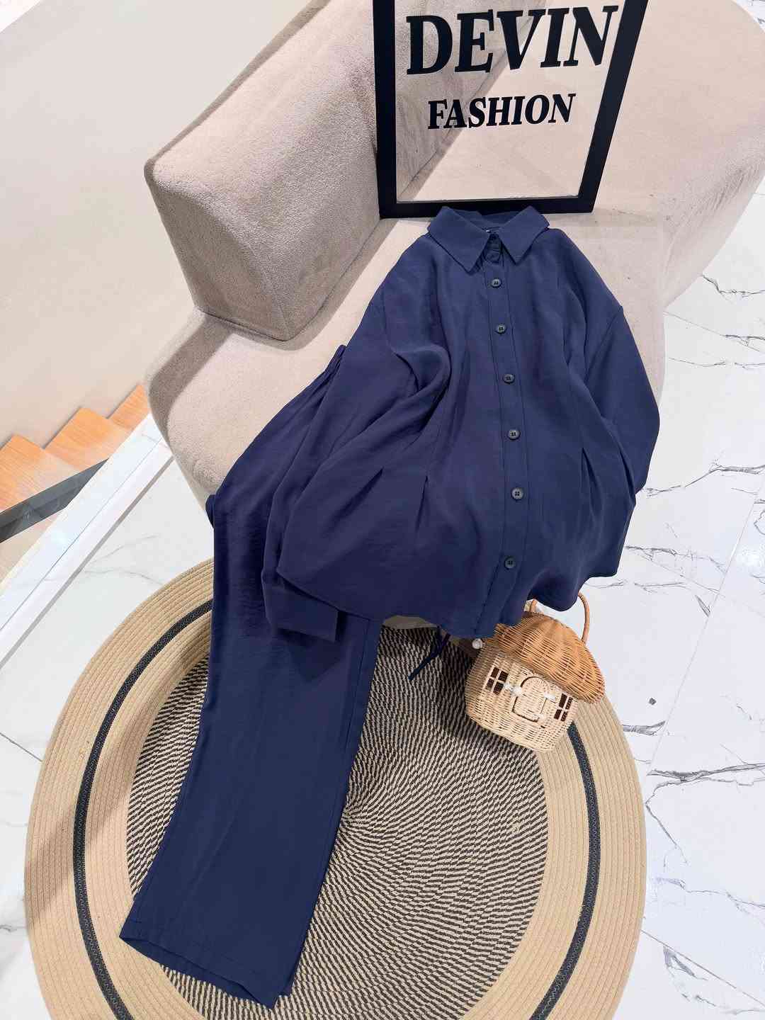 🤎 سوت بني بلون الشوكولاتة الفاخر🤎

، تصميم واسع وأنيق مع تفاصيل أربطة جذابة من الخلف ، بنسات من الامام  تمنحك إطلالة مميزة تجمع بين الراحة والأناقة ✨

كوالتي عالي خامة للن بارده✨ 

طول القميص 75cm✨
بنطرون كيلوت لاستيك مريح✨

✨✨✨✨

قياسات 36-46
قطع محدوده🤎 
#اكسبلور_explore #اكسبلور_فولو #اكسبلور_العراق_السعوديه_الاردن_ايران_الكويت_طق_لايكات_كومنت_يلاا💙 #اكسبلورر #اكسبلور_2020


**إذا كنت صاحب هذا الإعلان وتريد حذفه لأي سبب، رجاءا أرسل رسالة إلى الدعم الفني**