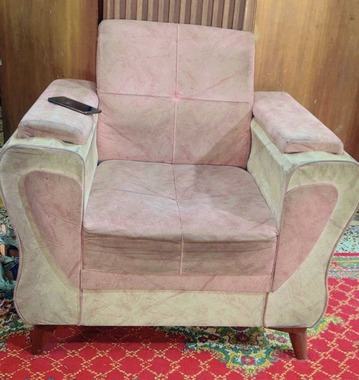 قنفات 7مقاعد كل ضرر مابيهم بس قماشهم تعبان 
200 وبيهن مجال


**إذا كنت صاحب هذا الإعلان وتريد حذفه لأي سبب، رجاءا أرسل رسالة إلى الدعم الفني**