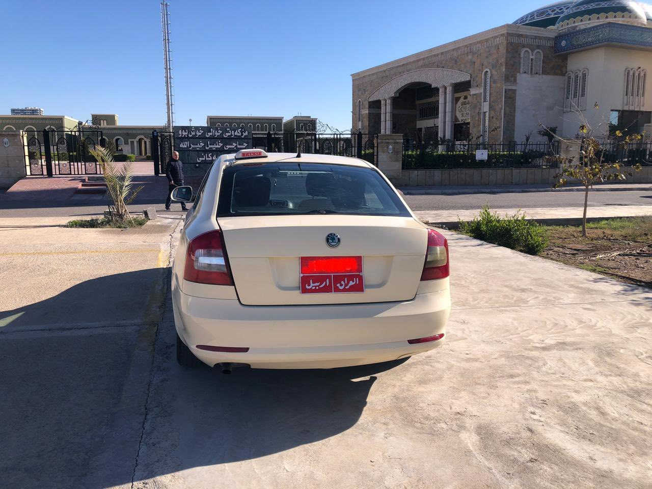 تەکسی سکۆدە٢٠١٢
حیزام نییە بەڵام حیزام دەیفرۆشم
پێشی جەمپی هەیە و پەڕەشوتت نەتەقیوە
گێر و مەکینە بەشەرتە 
سەنەوی بەسەر چوە ٥ وەرەقە غرامەی هەیە.
نرخ ٩٣مجال
***********
+964 750 494 3353
