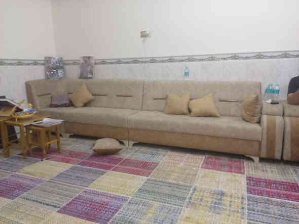 للايجار 
بيت طابق واحد في حي الاصدقاء مساحه200م يحتوي على غرفتين استقبال صاله مطبخ كراج صحيات السعر 700 شامل اجور الكهرباء
***********
***********
