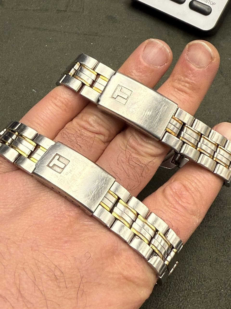 متوفر

تيسوت كوارتز قطعتين
قطر36
زجاج زفير 
نافذه تاريخ
ذهبي وستيل
مستخدم نضافه لاباس

شراي كلمني خاص


**إذا كنت صاحب هذا الإعلان وتريد حذفه لأي سبب، رجاءا أرسل رسالة إلى الدعم الفني**