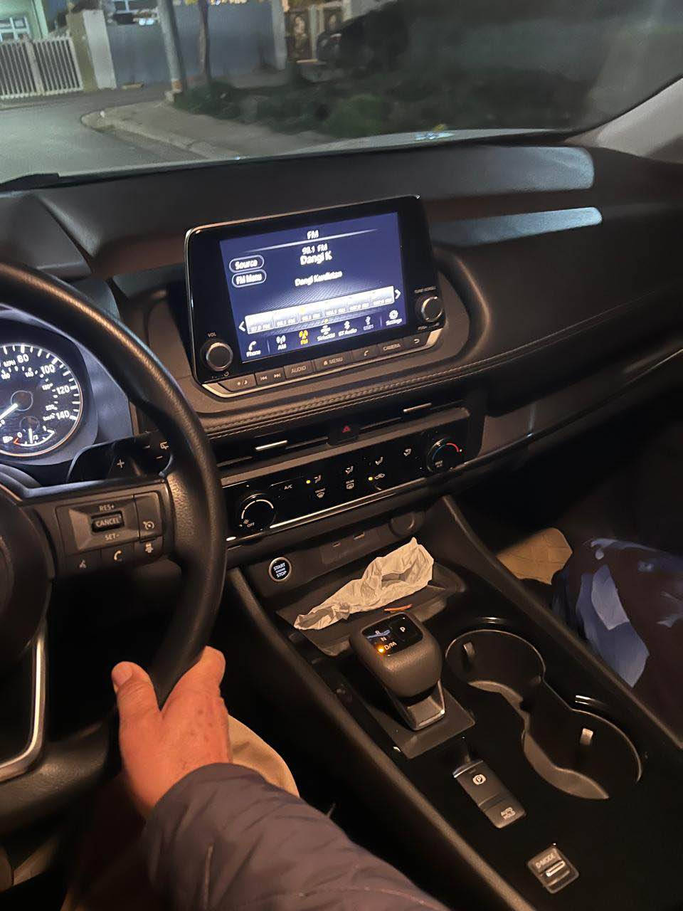 ئەم نیسان رؤگە 2023 3 پستنەمان هەیە بؤ فرؤشتنە رەقەم هەولیرە گیر و مەکینەی بەشەرتە تەبرید سارد و گەرم بەشەرتە لیدران یەک پارجەی سبوغی لای سەکنی هەیە بئ ناوگرتن رەقەم و سەنەوی نویە تا 2030 مانگی 4  230 هەزاریش غرامەی لەسەرە لەپاش معامەلەی بؤت دەگەریتەوە  بەناو کردن و تەحویل کردن بەشەرتە سەیارەیەکی هەتا بلیی جوان و جەئیزە بئ مەسروفە 4 تایەی نویی بؤی بەسترەیە سعریشی 145 وەرەقە و مجالەکی برایانەی تیدایە بؤ زانیاری زیادتر تەلەفؤن بؤ ئەو رەقەمەی خوارەوە بکە *********** واتساپ عینوان ئەم سەیارە لە هەولیرە أربيل, العراق
