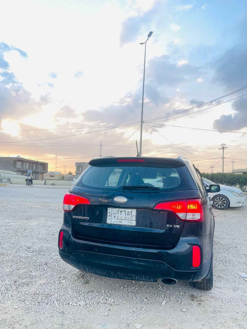 السلام عليكم
 كيه سورنتو وراد امريكي فول و1/1
(6)سلندر 

الموديل (2015) 
 لون اسود الرقم  (بغداد ) 
7راكب 

الموصفات
دخول ذكي بصمه دخول تشغيل بصمه
أشاره بل مرايه المري شفط
أناره لد داخلي ع أربع أبواب 
دوسه ترحيب 
مقاعد جلد تدفه تبريد 
مقاعد كهرباء 
7راكب 
3قطع تبريد
بنرامه
ليت عدسه ولد 
بك ليت شمعه ولد 
حساس امامي حساس خلفي

مصبوغه حزام أثر شخوص فقط مكفول تكم دواخل شواصي كفاله
السعر 130 وبي مجال بسيط 
لاستفسار اكثر اتصل ***********
