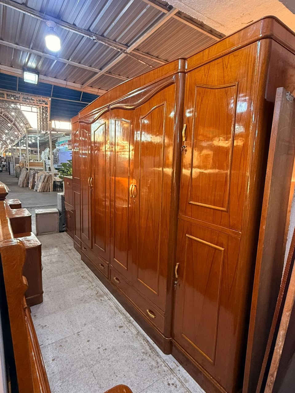 غرفتين صاج داخل وخارج شغل ثكيل 
النقش زان 
النظافة ٩٥   ٪؜
بغداد الجديدة/ مجمع الرحمة التجاري 
للاستفسار/ ***********
