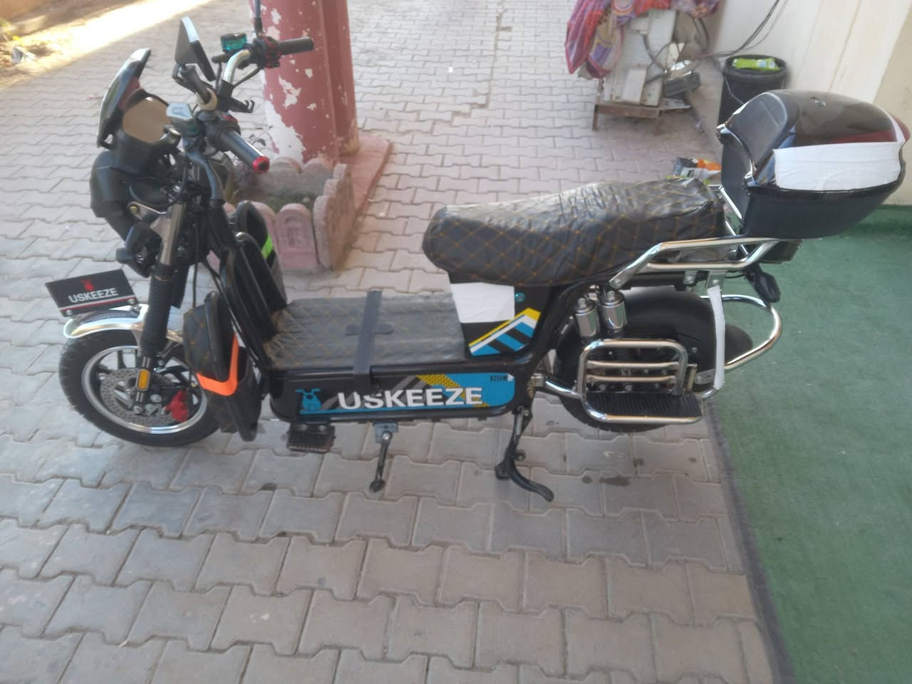 السلام عليكم دراجه شحن جبلي للبيع موديل 《24》 بطاريات {6} كبار   دراجه بعده جديد  اي نقص ما بيه بطارياته ابلاديات مو امبدلات على فحص  دراجه نضيفه وكهربائيات كله شغاله 4 نمر دراجه امرتبه وامداريه حيل
 السعر:[650]
العنوان  :<الرمادي التأميم الدواجن> 
الرقم /(***********)
