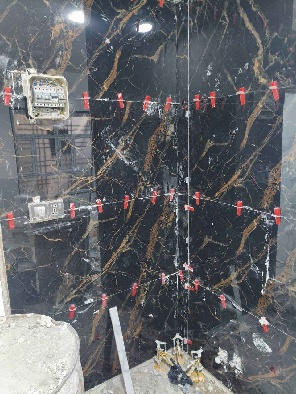 السلام عليكم خلف بورسلين الواح شغل درجه اولى شرط 
***********
