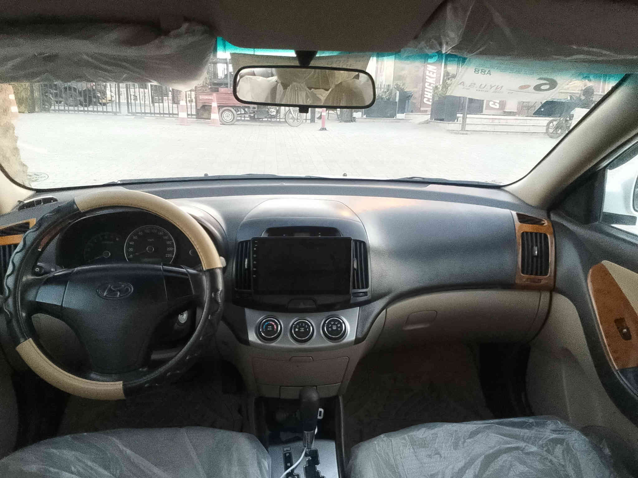 النترا مديل ٢٠١١مال شركه عامه خليجية مكينة١٦٠٠ سيارة على وضع شركه باسمي سنوية لل٢٠٣٠ سيارة بيهة بارد بلجاملغ الامامي جهة سايق حك شبر فقط والبنيد بي رش صبغ اثر شخوط فقط صدر ومكينة وكير مكفول تخم تاير جديد تبريد جديد مكفول السعر ١١٧وبيهة مجال عنوان دورة رقم تلفون ***********
