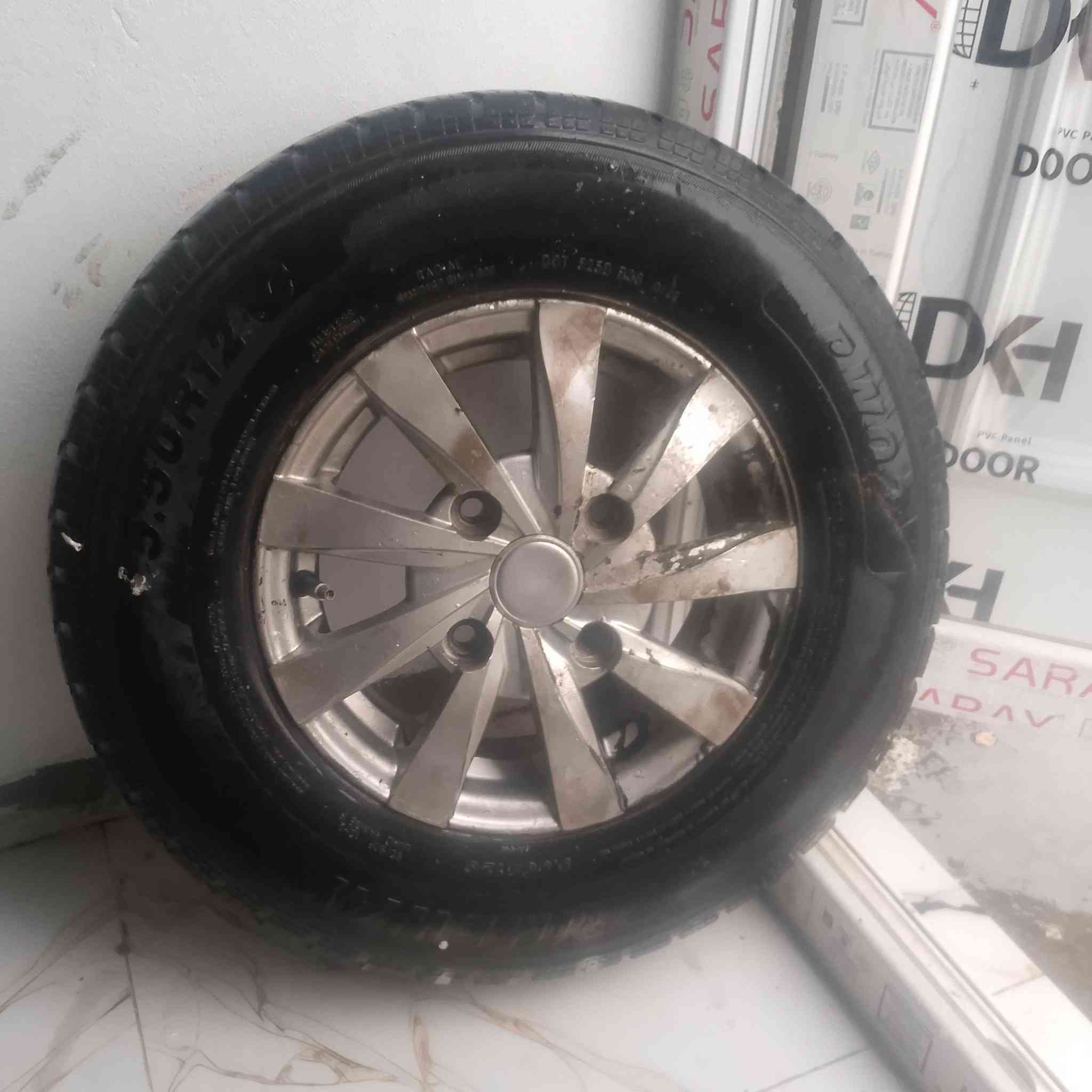 سلام عليكم وياله ما ستوته كاملات
نظيفات سعر 100 مكان ديالى بهرز رقم الهاتف 
***********
