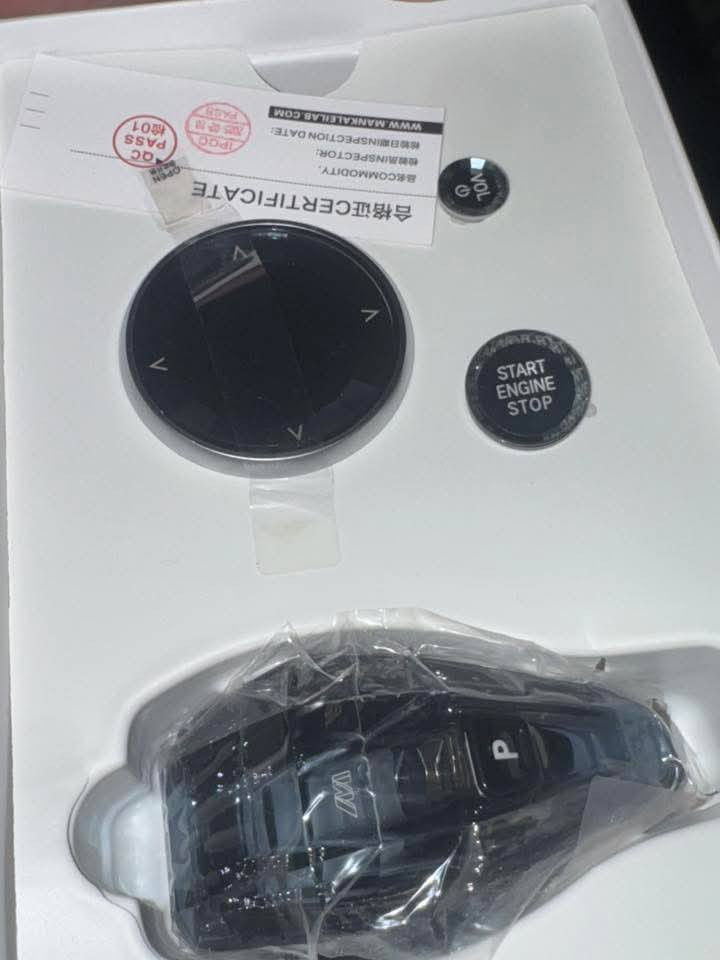 هذه مجموعة أدوات تحكم كريستالية (Crystal Controls) مخصصة لسيارات بي إم دبليو (BMW). [1, 2]
تتضمن المجموعة عادة مقبض ناقل الحركة الكريستالي، وزر تشغيل المحرك، ووحدة تحكم iDrive.

مصممة لتناسب عدة طرازات حديثة بما في ذلك الفئات 3، 4، 5، 7، 8، بالإضافة إلى X3، X4، X5، X6، X7.

تعد ترقية فاخرة للتجهيزات الداخلية وتتميز بتصميم مضيء ومواد عالية الجودة.

هذه مجموعة أدوات تحكم كريستالية (Crystal Controls) مخصصة لسيارات بي إم دبليو (BMW). [1, 2]

75 الف


**إذا كنت صاحب هذا الإعلان وتريد حذفه لأي سبب، رجاءا أرسل رسالة إلى الدعم الفني**