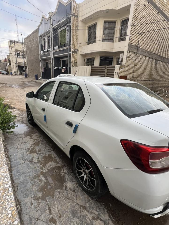رينو سمبل 2017
رقم بغداد بسمي شرط التحويل 
السياره جديده بعنى الكلمه 
كير مكينه كفاله برغي ممفتوح بيهن 
ادامه كامله على السياره 
صدر امامي خلفي 
تبريد ثلج 
ويل كب 
كامره حساسات شاشه 
تحكمات ستيرن 

عنوان بغداد 
***********
