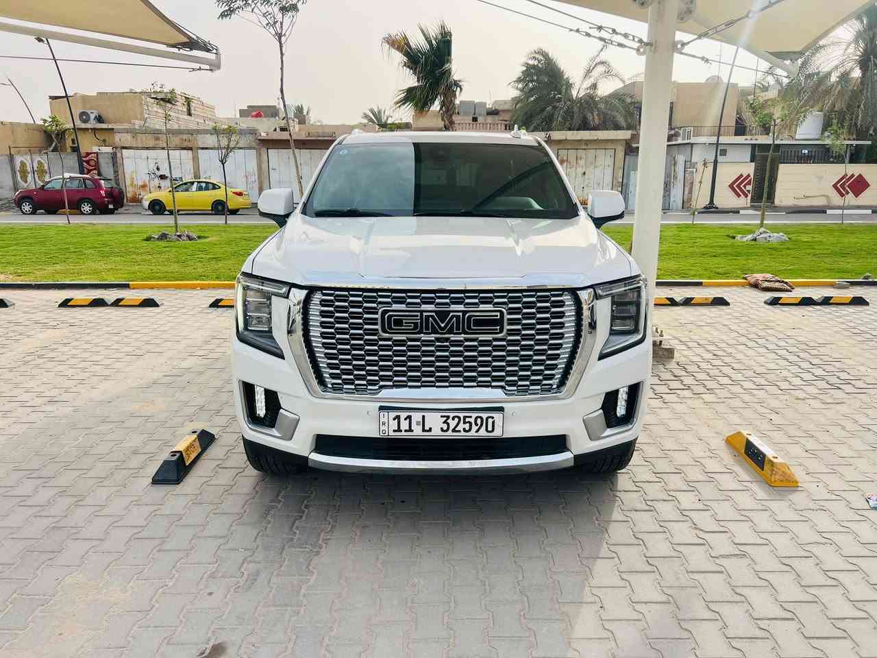 جمسي يوكن SLT 2022 مكينة 5300
- وارد كندي
فول مواصفات اعلى فئة
*   الموديل: 2022.
*   اللون: أبيض صدفي (بترة).
*   الحالة: وارد كندي، الحادث (بنيد فقط) بدون إيرباك،
وبدون تبديل اي قطعة فقط بنيد بي ضرر بل بداية ومبدل جي ام +بارد كد شبر ب الجاملق الامامي
السيارة جاهزة، جديدة، وبحالة الوكالة.
*   الضمان: كفالة تامة من الضربة، التبديل، الصبغ، البارد،
*   المكانيك: حدادية 100%، تبريد وتدفئة وكافة
مكينة كير بلاد بدون فتح اي قطعة
الكهربائيات تعمل بكفاءة عالية بدون أي نقص، تخم تاير جديد.
*   المواصفات (أعلى فئة - فول مواصفات 1/1):
*   فتحة سقف بانوراما.
*   كراسي (كشنات) جلد مع ميزة التدفئة والتبريد.
*   ستيرن كهرباء.
* خمس كاميرات (نظام رؤية 360 درجة).
*   رادارات (أمامية، خلفية، وجانبية).
*   نظام تحديد المسار والنقطة العمياء.
*   حساسات أمامية وخلفية.
*   كراسي خلفية كهرباء + صندوق كهرباء.
.تعتيم مري جانبي وصطي
.توقف ذاتي
*   بالإضافة إلى العديد من المواصفات الأخرى.
*   الأوراق الرسمية: رقم بغداد (ألماني جديد) باسمي، جاهزة للتحويل مباشرة، وبدون أي غرامات.
*   السعر:435$ ورقة
*   العنوان: البصرة - المعقل
*   للتواصل: ***********
