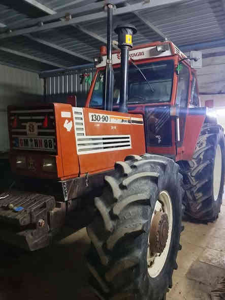 سلام عليكم للبيع مكينه فيات حجم 130 فول مواصفات اكسن بارز تكمة عريضة شاصي حنيه كير  جاهزه ***********
