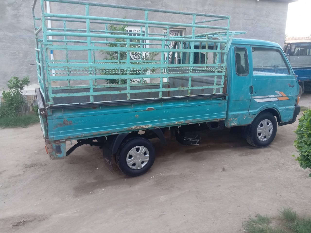 كيه بنكو رقم أنبار موديل ٩٣ سته ٦جنكال سنويه عضم عاج مكفوله من شاصي ورقم شاصي ومحرك وكير واكسل وصدر ابلاديه حته من صبغ راعيه ميت مستمسكات اصليه موجوده سعر ٢٨   مكاني الأنبار الرمادي غير متواجد عل فيس رقم الهاتف ***********

