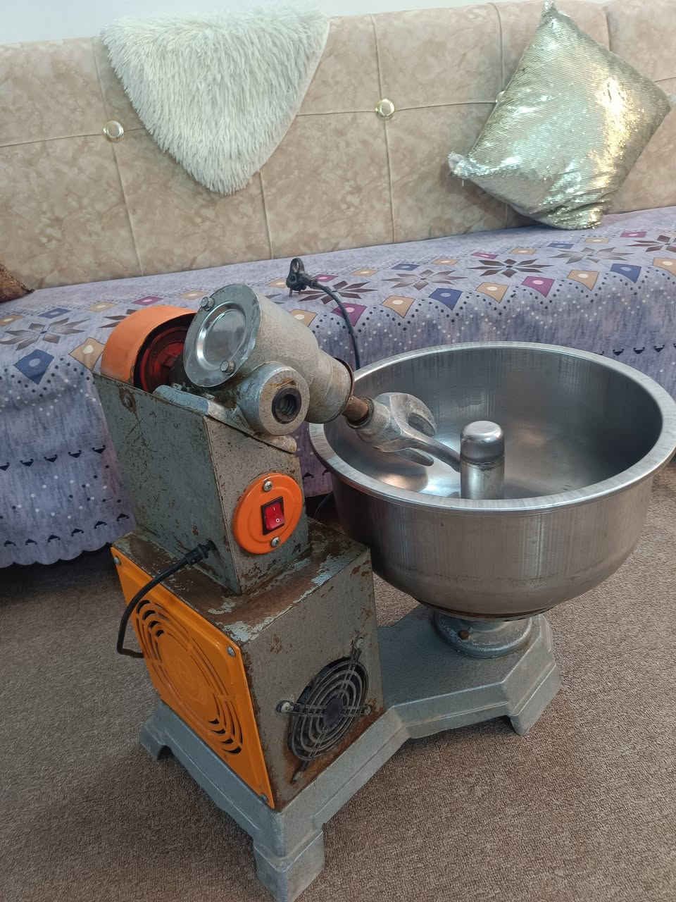 السلام عليكم .
غراض للبيع عجانه 10 كيلو وطباخ جديد غير مستعمل بالكارتون وبوفيه  3 متر صاج يرادلها ترتيب وبواري ابو ال 3 مغلون الطول 3 متر عدد 4 وجك مال سگف نظيف ..
للاستفسار / *********** المكان الشطره.
