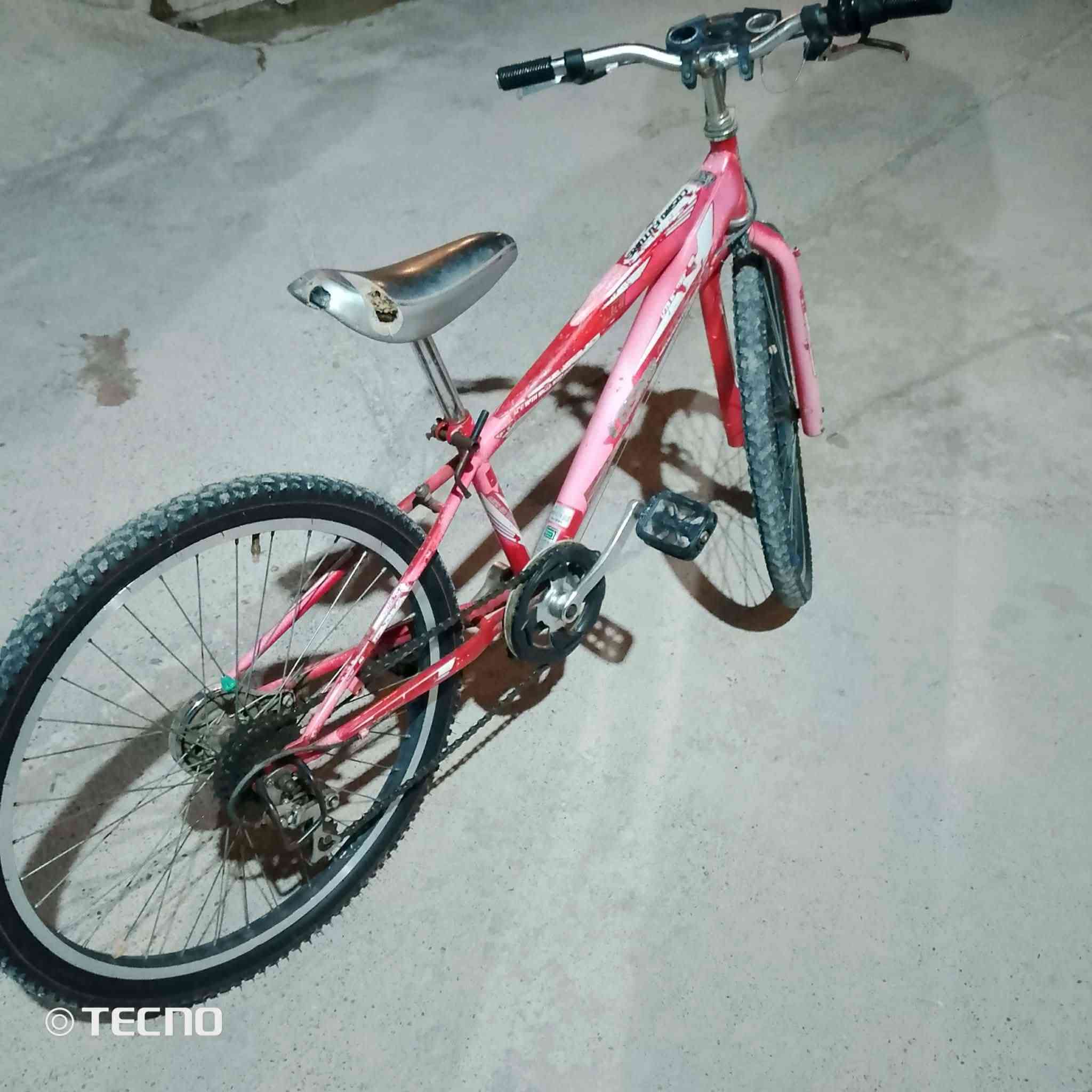 السلام عليكم هذا البايسكل  للبيع  والسعر 85 وبي مجال


**إذا كنت صاحب هذا الإعلان وتريد حذفه لأي سبب، رجاءا أرسل رسالة إلى الدعم الفني**