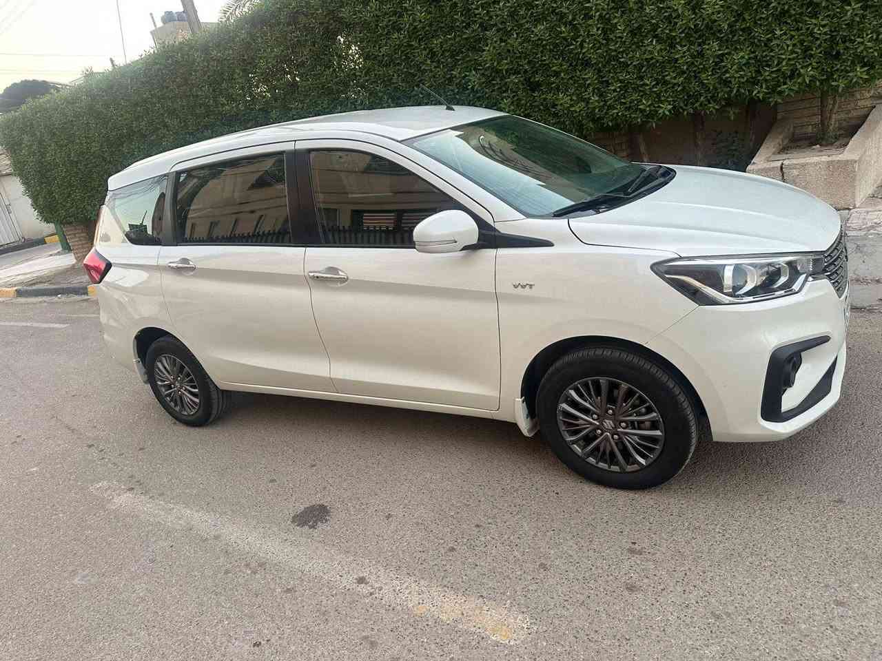 السلام عليكم
ساسوكي ارتيكا موديل 22 
سبعه راكب
تبريد ثلج 3 قطع
ماشيه 111 
مكفولة من صبغ فقط بارد بقبق جنطه سياره جديده مكينه مكفولة 1500 مواصفات معروفه بصمه كامره 
مري شفط
حساس بصمه ابواب 
هواي بعد بيه مواصفات 
مكان السياره بغداد البلديات 
السعر 118 وبي مجال الاستفسار ***********
