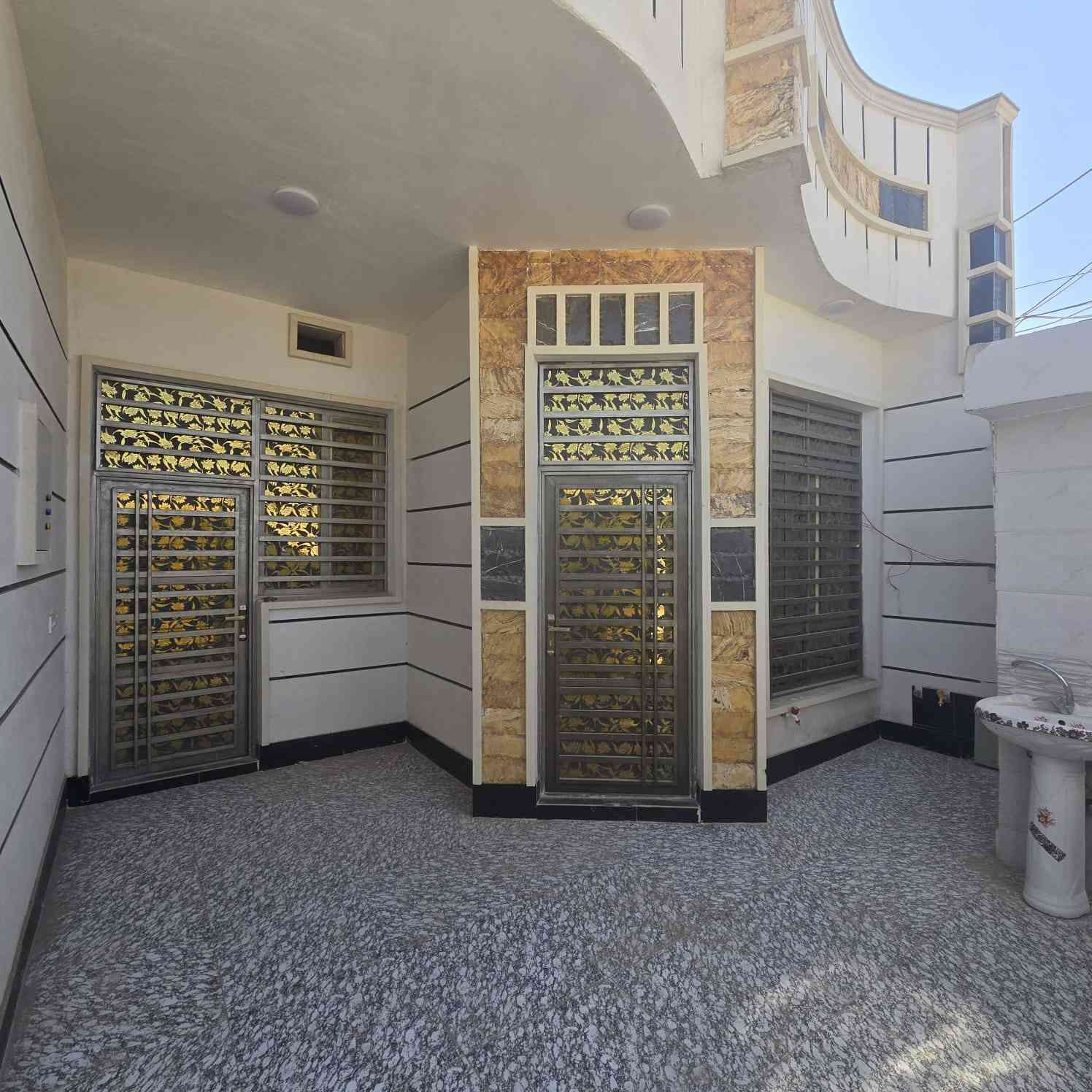 يا الله يا مسهل دار للبيع المساحة ١٢٠ في مغربه قرب جامع الحرار بنا حديث جاهز السكن السعر الشراي ب ١١٣ الهاتف ***********
