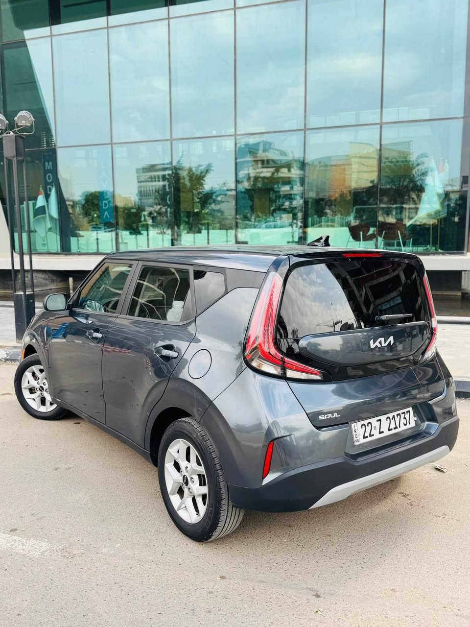 السلام عليكم 
كيا صول 
٢٠٢٣ 
ماشية ٤٩ ميل 
جاملغ بنيد 
ايرباك سترين 
المواصفات معروفة 
مكان السيارة اليرموك 
*********** بغداد, العراق
