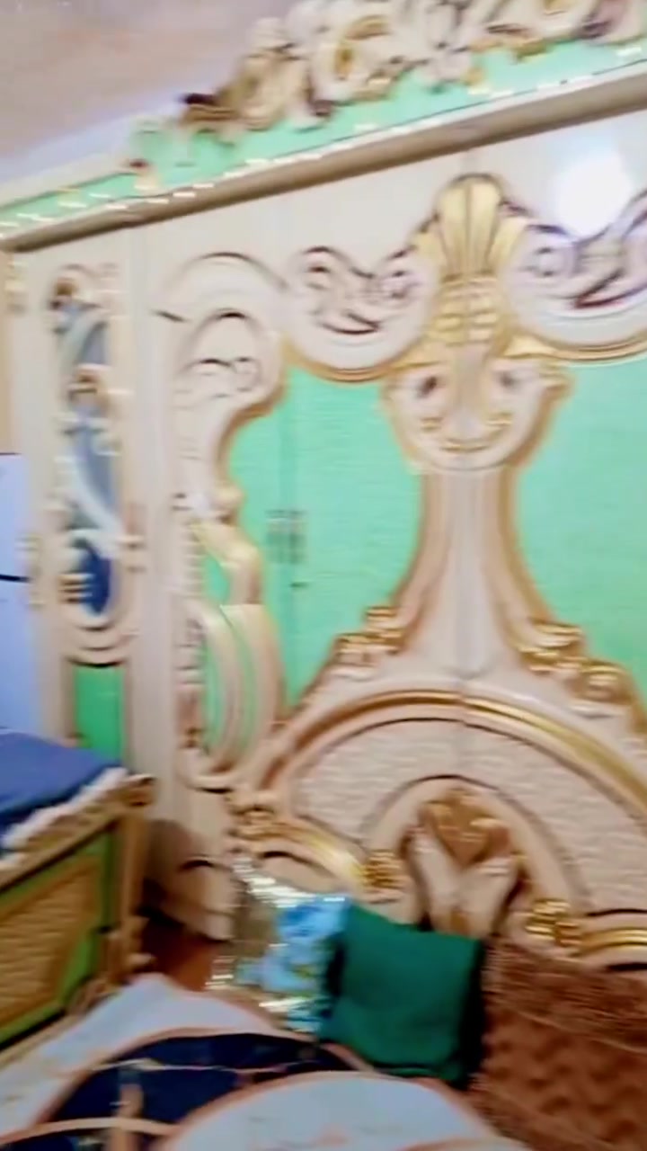 سلام عليكم ورحمة الله
غرفة نوم للبيع 

مكانه سوق الشيوخ حي الحسن العسكري ع الاول 
نضيفه شرط زلغ مابيه وقفالته ولا كسر شرط 

سعره 750 الف وبيها مجال
رقم التلفون ***********
