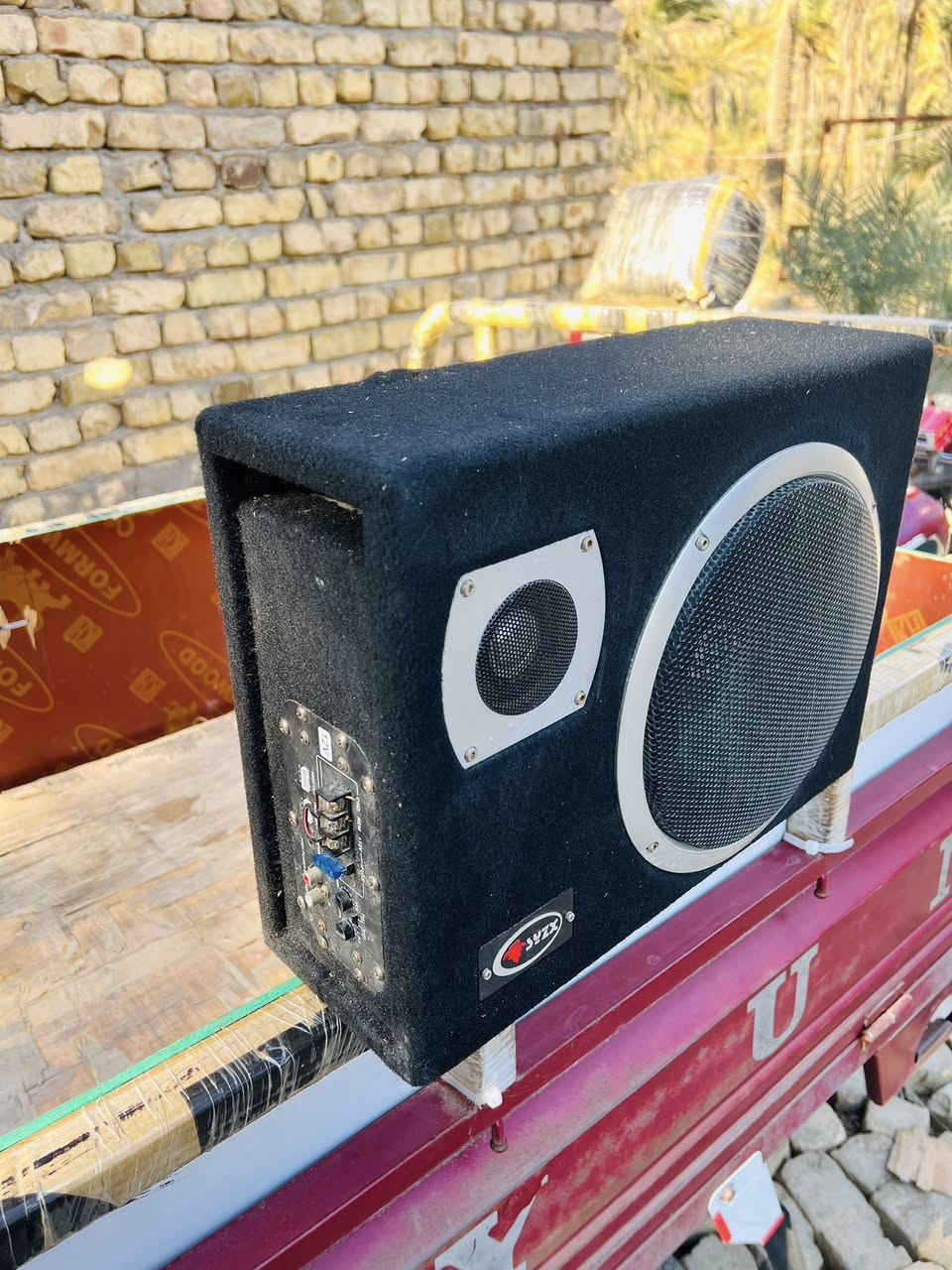 السلام عليكم 
مضخم حجم 10 انج 
نضيف صارلي اسبوعين من شديته بس ما مشغله اهوي 
سعره 45 الف قفل ما بيه مجال 
مكاني ناصريه مركز 
الاستفسار ***********
