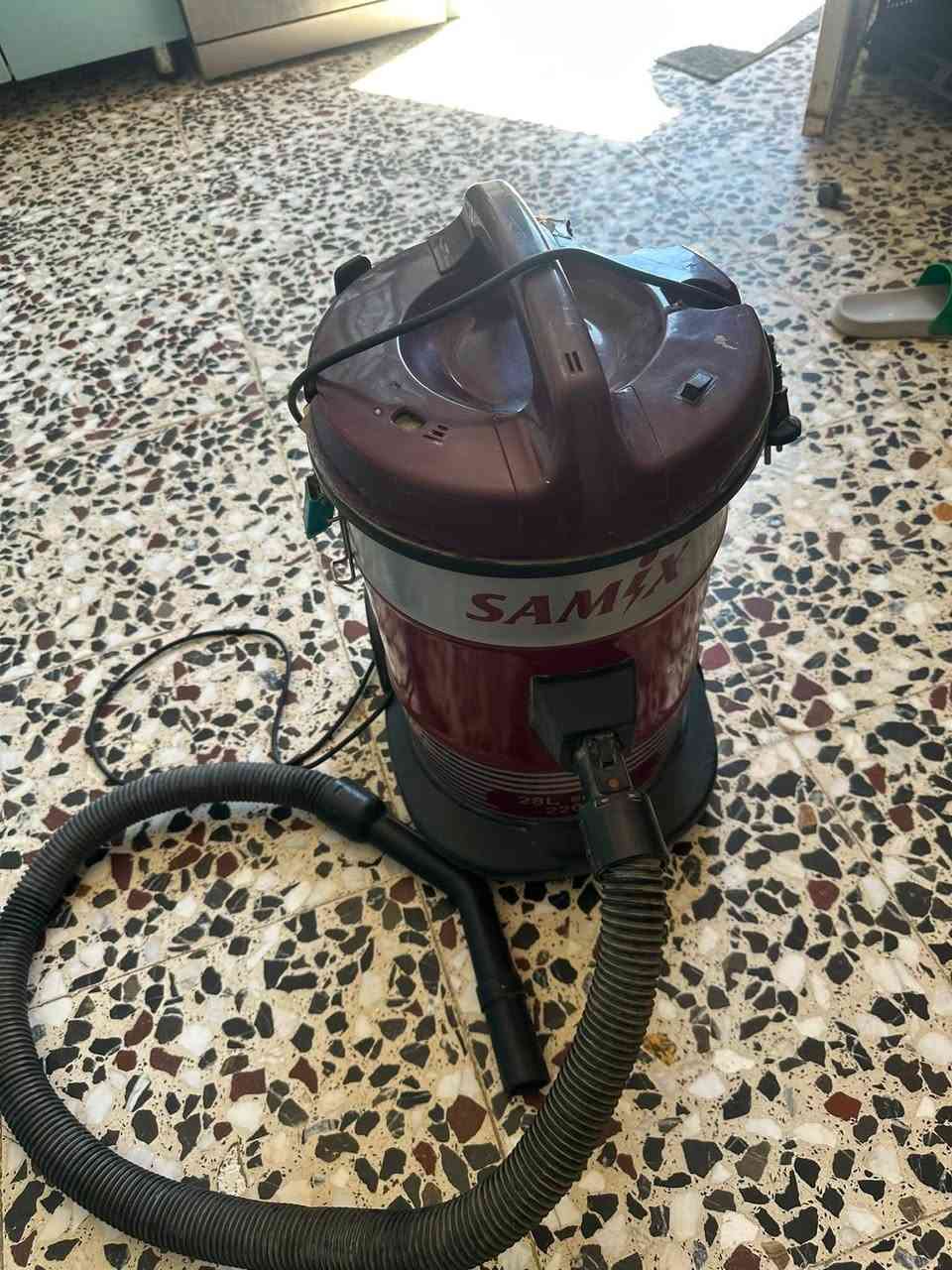 كلوبات ومكنسه كهربائيه المكنسه متروكه من زمان.ع وضعها قيم وأخذها. والكلوبات نظيفات مكاني 36 شارع السيد


**إذا كنت صاحب هذا الإعلان وتريد حذفه لأي سبب، رجاءا أرسل رسالة إلى الدعم الفني**