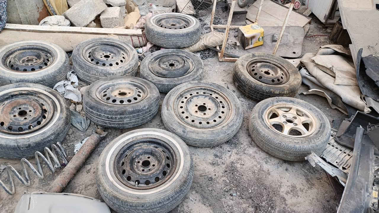 سلام عليكم وياله مع تايرات للبيع ياهو اليفيدك اخذه كلمن وسعره مكانهن بغداد الكماليه قرب المشتل رقم الهاتف ***********
