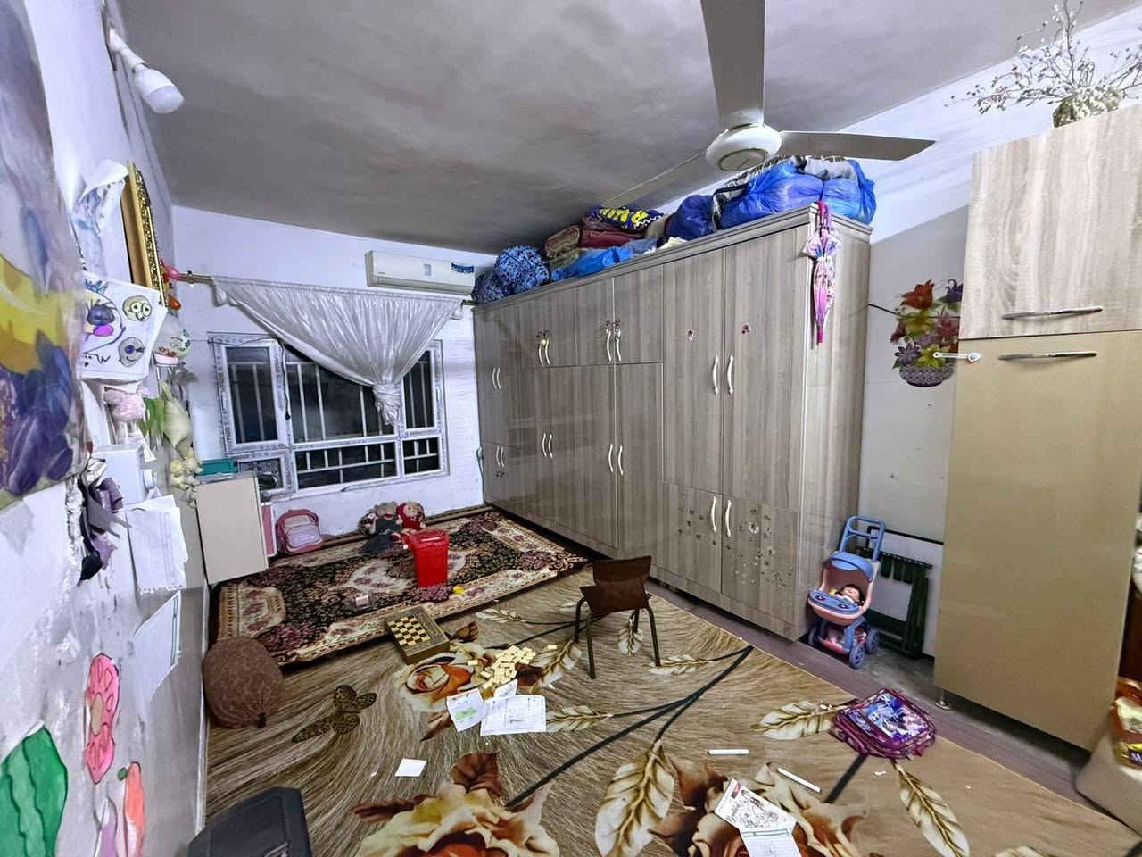 دار للبيع طابو صرف المساحة ١١٥م واجهة ١٠ م يحتوي على استقبال مطبخ غرفه نوم ٢صحيات بيتونه كراج العنوان الحريه قرب مدرسة سارا للإستفسار الاتصال على الرقم *********** او خاص
