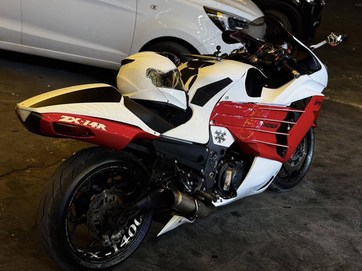 *النوع : كوزاكي z14
*السعر : 6500

*الترخيص :  لشهر 5-2026

*سعة المحرك : 1400 cc

*عدد الحصنه : 230 يعني قنبله ع الارض 

*عدد السلندرات : 4 سلندر 

*الموديل : 2012

*المواصفات : دراجه من اقوى محرك بعالم درجات الرياضيه + محركها جديد تقريبا + مش بحاجة برغي + عليها 3 وضعيات قياده + شكلها قريب جدا الى هايبوزا + معايرة داينو 

*الاضافات : كرسي خلفي تسكيره + سليدرات واقيه + يدين معدله + مغطسه كامل كاربون فايبر + كوشوك جديد + اضويه 6 عيون + عيار داينو 

*صنف دراجه رياضي اعتذر عن تجربة قياده وجاهز للفحص ووون ما بدك ممكن بدل بدراجه ثانيه 

0797587640


**إذا كنت صاحب هذا الإعلان وتريد حذفه لأي سبب، رجاءا أرسل رسالة إلى الدعم الفني**