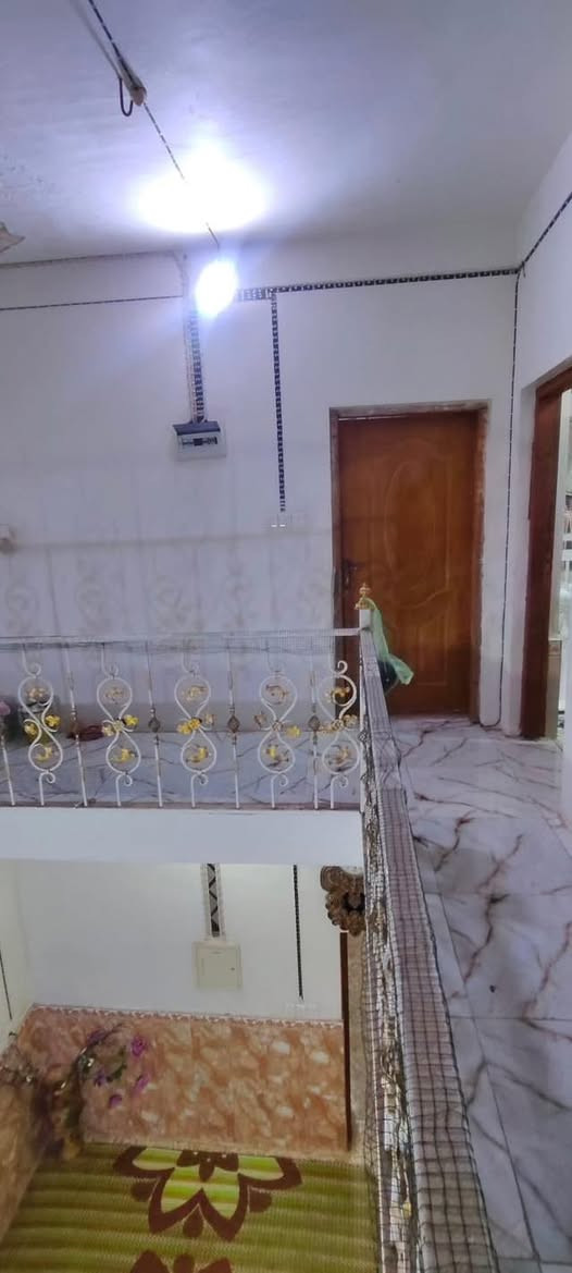 للرهن ‏دار مساحة 200 متر حي ميسان قطاع 73 قريب المجسرات 
‏يحتوي الدار على طابقين
‏الطابق الأول غرفتين وصالة ومطبخ واستقبال وصحيات
‏والابق الثاني غرفتين وصالة وصحيات
‏مبلغ الرهن 50 مليون 
***********
