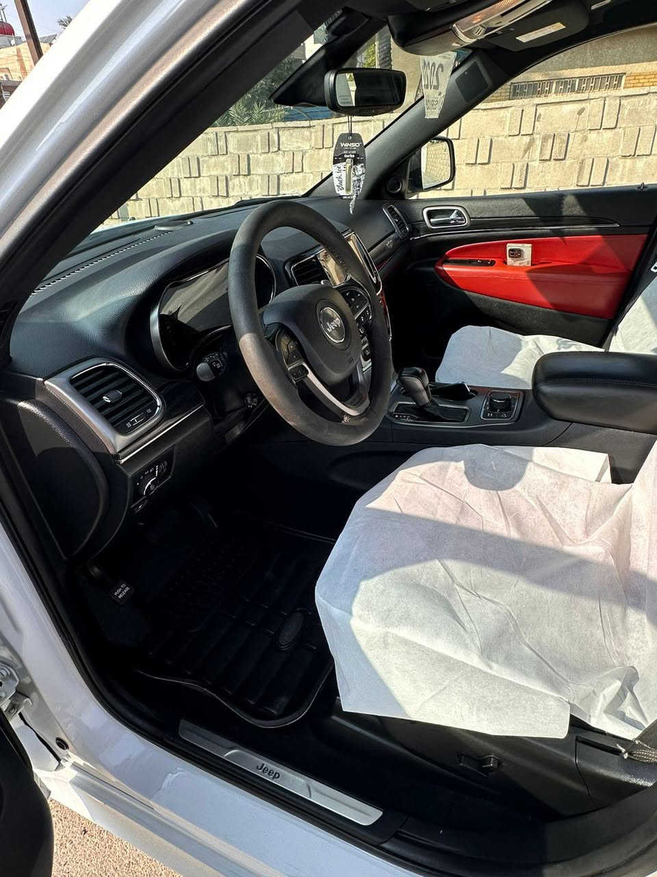 سلام عليكم للبيع جيب اس  ام رادار   S 2020 ( خـليـجـي )
ماشيه 38 ميل 
فول فول مواصفات فورويل بارنوما فتحة 

السياره كفاله عامه من الصبغ او البارد كير مكينه كلها كفاله عامه
عدا كارت تحت بك لايت بسيط و رصعه ب باب سايق ع كد 5سانتيم. تم سحب ب جهاز لا تكحيل ولا كارت

 ( وكاله هارلم) ام الرادار

مكينة  3600 6 سلندر  

 سقف بانوراما 

 كشنات جلد اسود و احمر+ كهرباء + تدفئه + خزن ٣ وضعيات 

 نظام النقطة العمياء 

 ويل حجم 20 بلادي سبورت 

 نضام خاص للطرق الوعرة 

تشغيل عن بعد 

مري كهرباء 

 مرايا متحسسة للضوه العالي 

 بخاخات لتنضيف اللايتات الامامي

 نظام تشغيل واطفاء المحرك اوتماتيكي للتوفير وعدم صرف الوقود عند الايقاف (AUTO START SYSTEM)

 

وضعيات قيادة التحكم بيهم عن طريق الماوس 

لايت زنون امامي ولد خلفي 

 تخم تاير جديد

اوتو بارك

 ستيرن كهرباء + تدفئه ستيرن 

 ريموت كنترول عدد 2 

 حساسات خلفية امامية

مكان السياره بغداد 

للاستفسار :***********
