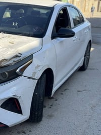 👇👇👇 سلام عليكم سياره فورتي لون ابيض مكينه 2000 بصمه تشغيل عن بعد  فول ...