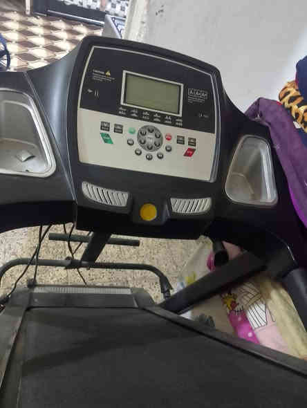 السلام عليكم مجمده للبيع مابيهه اي ضرر ولا داخله تصليح سبب البيعه كاعده ايجار جنت بيت وهسه بشقه وماكو مكان عنواني كماليه ***********
