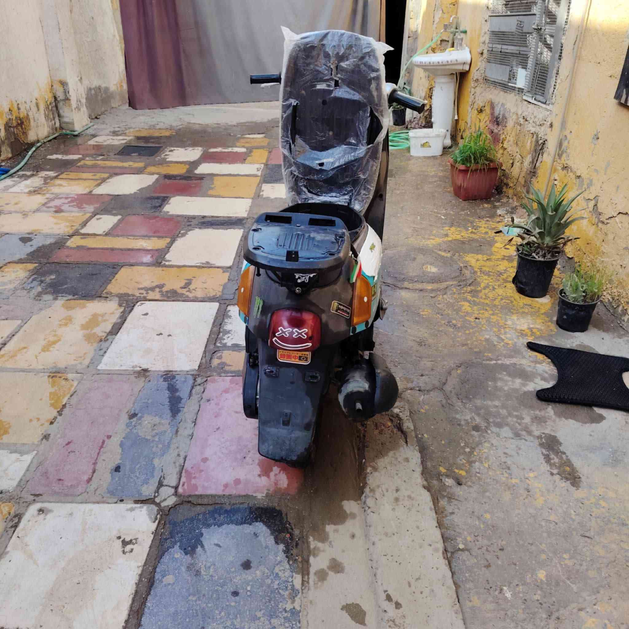 سلام عليكم دراجه لبيع بوليس نوزل داراجه نضيفه مامفتوح بلادي دراجه نضيفه 750 بيه مجال  رقمي***********
