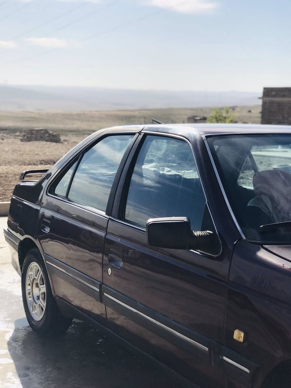 سلام عليكم للبيع وترهم مراوس ويا تكسي  بيجو ٤٠٥ موديل ٩٣  طخم امامي خلفي جديد طخم تايرنص عمر محرك وكير شرط دوشمه داخل جديده سستم سماعات كابون بانزين بيها   للستفسار اتصل عل رقم او راسلني خاص ***********
