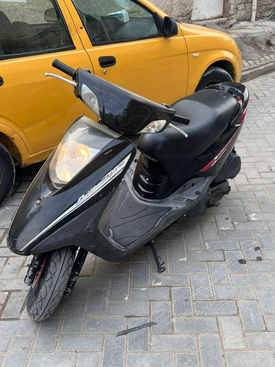 سلام عليكم بريز للبيع دراجه قبل 3اشهر من خذته من الرمبه جديده بمعنه الكلمه نكره سلف  كهربائيات كله شغاله معدل شلعه مكان حي اور ام الكبر رايده 950 وبيه مجال تجي تكلب وتقنع وبل عافيه عل ياخذه ***********
