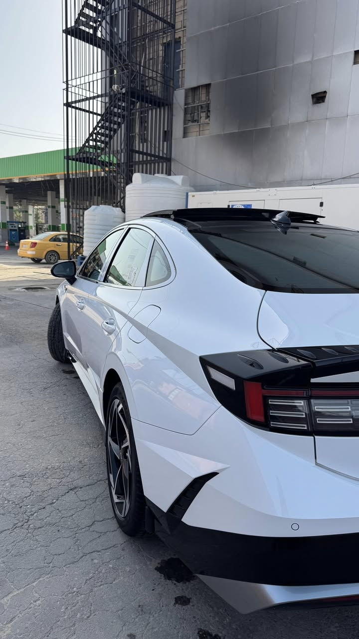 رقمي ***********
السعر 250 وبي مجال
هونداي سوناتا 2024 ( خـليـجـي ) 
كفاله عامه من الدعاميه للدعاميه 
الموديل: 2024
الوارد: خليجي وكاله شركة الاولى
المشي: 16 الف كم فقط
الرقم: بغداد / حرّة باسمي 
التحويل: ثاني يوم
الموقع: البصره التنومه كردلان
السعر :250
المحرك والأداء:
محرك 4 سلندر سعة 2.5 لتر
ناقل حركة أوتوماتيك
القوة: 191 حصان
العزم: 245 نيوتن/متر
نظام الدفع: أمامي FWD
أوضاع قيادة متعددة (Drive Mode)
التجهيزات الخارجية:
سقف بانوراما
لايت زينون مع LED متصل
بك لايت LED متصل
مرايا جانبية مع إشارة
مرايا قابلة للطي كهرباء
قبضات أبواب ألمنيوم
جنوط قياس 18
إطارات 235/45R18
4 دسك فرامل
حساسات ضغط الإطارات
حساسات أمامية وخلفية
كاميرا دوّارة
أريل نفكيتر
التجهيزات الداخلية والتقنية:
تشغيل بصمة + تشغيل عن بعد
دخول ذكي
شاشة ديجيتال متصلة
شاشة تدعم Apple CarPlay
شاحن هاتف لاسلكي
بلوتوث وأوامر صوتية
مثبت سرعة
شفتات مقود
مقود جلد بخياطة
إضاءة داخلية LED
فحص نظام السيارة
مراية وسطية أوتو دِم
تطعيم دواخل ألمنيوم
الراحة والأمان:
هاند بريك كهرباء
Auto Hold
ABS
نظام مانع الانزلاق
عدد 2 Airbag
ISOFIX لمقاعد الأطفال
مكيف مناخين منفصلين
تبريد قطعتين
مقاعد جلد لون قرميدي
حركة المقاعد الأمامية كهرباء
سعة 5 ركاب
الضمان والحالة:
ضمان شركة الاولى 3 سنوات أو 60,000 كم
السيارة مكفولة كفالة عامة لا صبغ لا بارد
