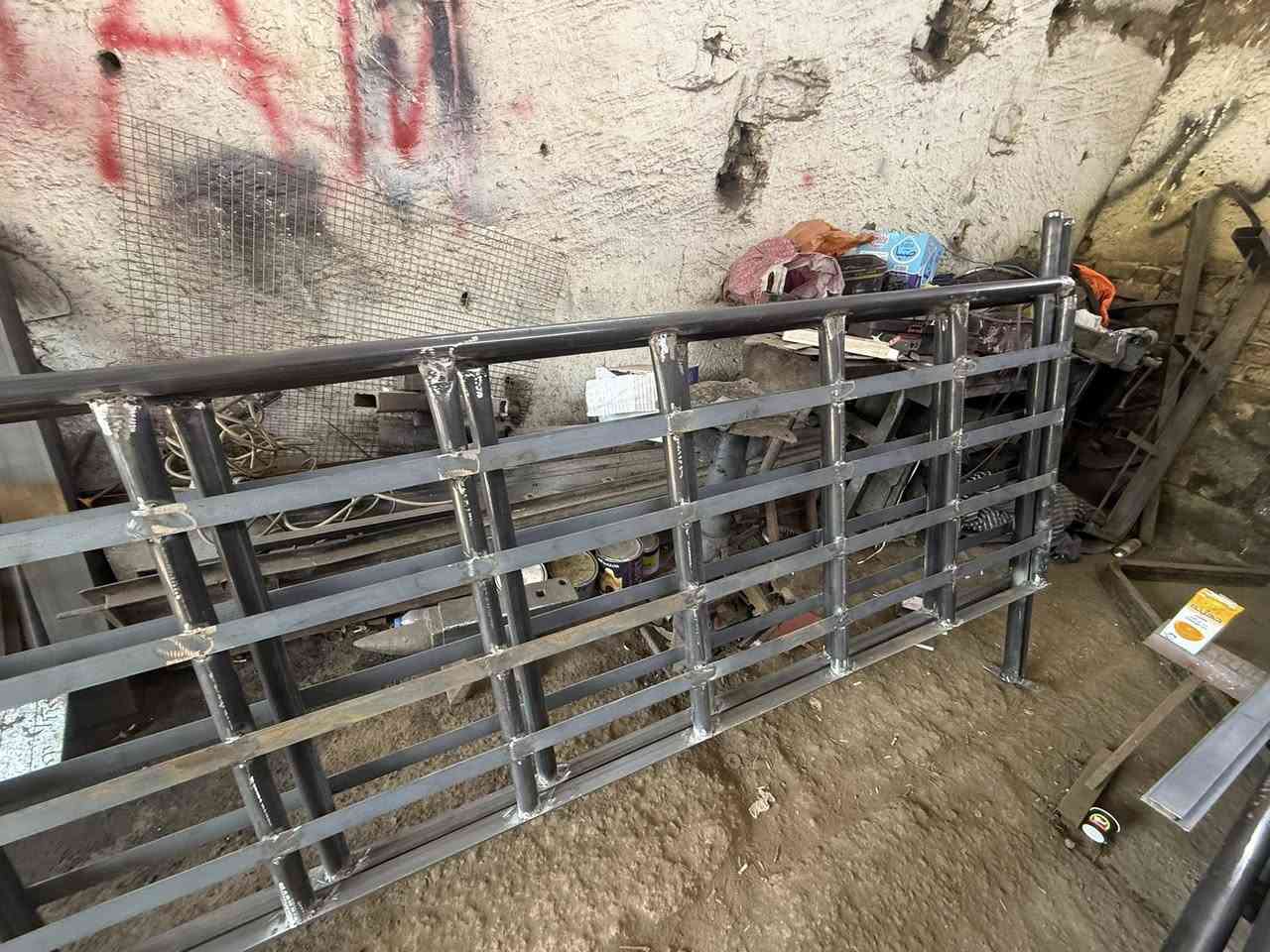 متفور محجر نثيه تفصال بوري غير مصبوغ تفصال ايدي ارتفاع 90 ويه لقماره لسعر 300 كامل معه لصبغ ولشد اي استفسار خاص او اتصل وبخدمتك *********** سيد حسين
