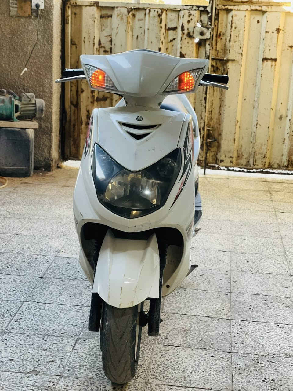 السلام عليكم للبيع سكنس فحل نوزل خطين مكينه مكفوله كله شغاله من طول لطول مابيه نقص دراجه جاهزه وخير من الله ودراجه نكره بكل وقت ودراجه مال جناي وخير من الله سعر (٨٥٠)دراجه جديده بمعنى الكلمه الله شاهد مكاني بغداد جديده الامين الثانيه 
هـ/‭٠٧٨٨ ٦٩١ ٩٩٠٥‬
