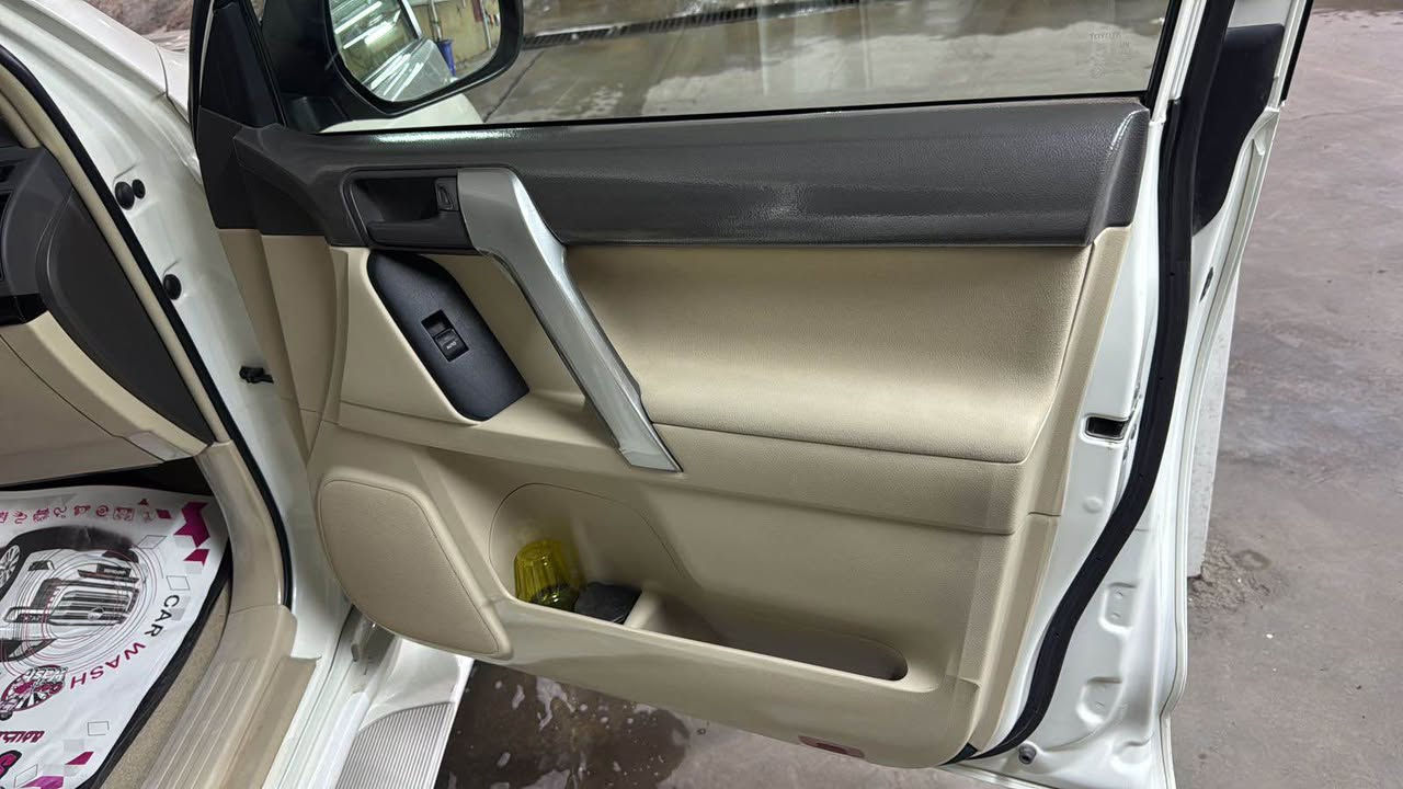 برادو 2021 
خليجيه مكفوله كفاله عامه من كلشي 
رقم اربيل بإسمي 
سنويه وهزه جديده 
ماشيه 71 الف 
السياره بوضع الشركة وجاهزه من كلشي 
دبل تانكي و6 سلندر وجلد
كاميرا امامي وخلفي 
وباقي المواصفات معروفه 
مكانهه الحله
*********** 
السعر 415 حلة, بابل
