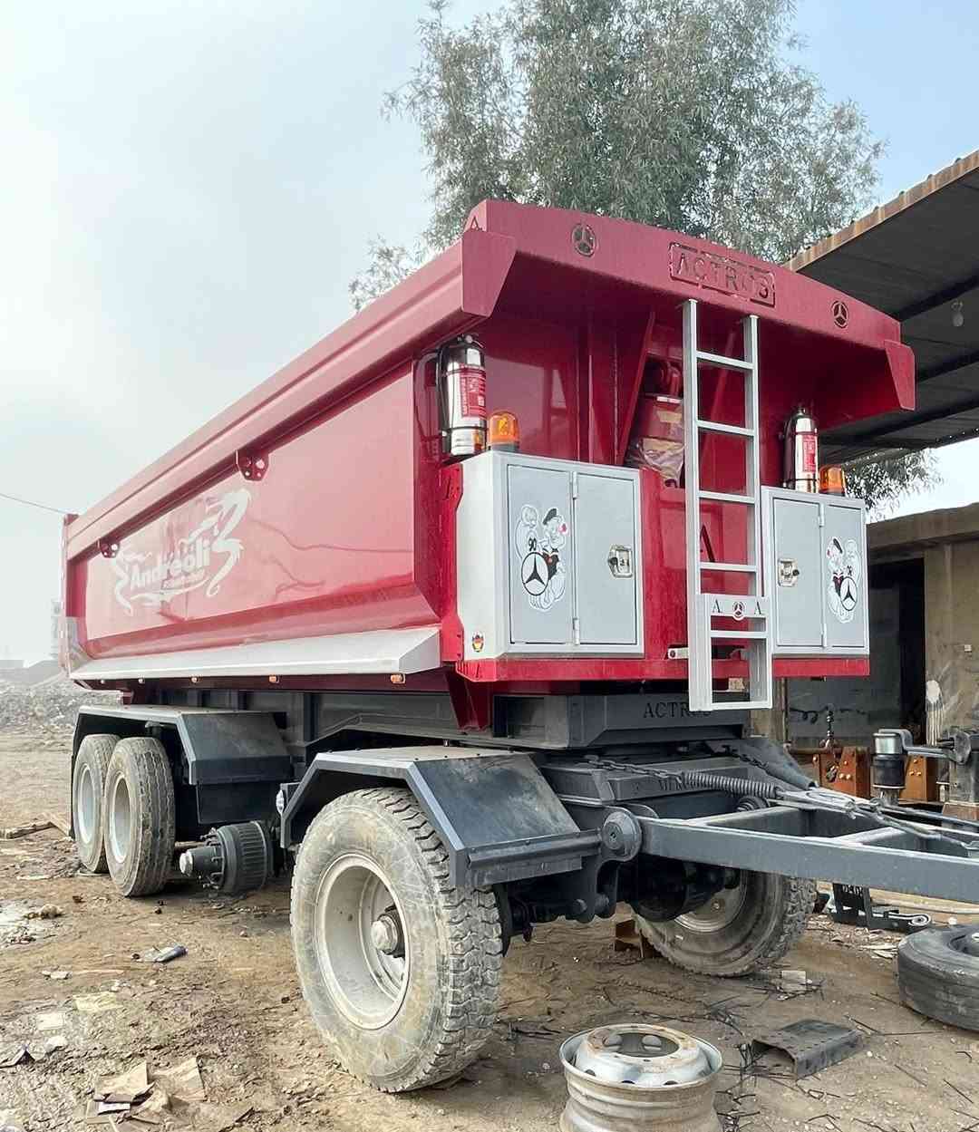 السلام عليكم. // للييع مقطوره تفصال جديد 
     2026. مامحمله ولا كيله. طول 7.20. 
      شاصي 14. دناگير 16. وزنها ٩ اطنان. 
     صبغ. حراري. كهرباءيات. بالوني. اصلي. 
       الذرعه ٢٤ متر. شغل درجه اولا. 
  ملاحظه / العربانه بدون تاير ويل.  
          الاستفسار. ولاتصال ***********.
