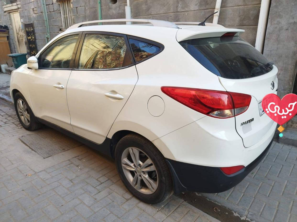 سلام وعليكم 
توسان موديل 2011
لا صبغ ولاضربه 
كفاله 
فقط بارد بيها
رقم بصره تحويل ثاني يوم 
تحكم ستيرن 
ويل كب
بلوتوث
مرايات شفط
تنته 
فول مواصفات 
مكينه كير حداديه تبريد خير من الله 
السعر132بيها مجال بصيط 
العنوان البصره الحيانيه الطاك قرب مركز الفراهيدي 
للأستفسار اكثر 
***********
