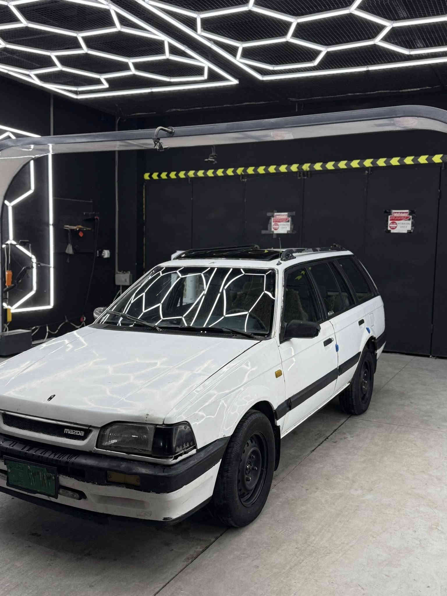 السلام عليكم مرحبا اخواني الاعزاء 
مازدا موديل  1991
مكينة الاصلي البلادي حجم 323
لايتات زينون 
يعوزها طخم تاير جديد 
عليها ادامة كامله من طخم الى دسكات يعني سيارة ما ينقصها الا امور بسيطه
جاماتها يدوي(جوبي)
الجامة الاماميه مفطوره
غرفتها حلوه ونظيفه
رقم نينوى الاخضر مبلشين بالمعامله تجي تكمل انت
واكيد شرط التحويل 
وش تحتاجون تفاصيل اضافيه  هذا رقمي واني حاظر
بخصوص السعر 25 ورقة بيها مجال بسيط حكً جيه
*********** عبدالله
