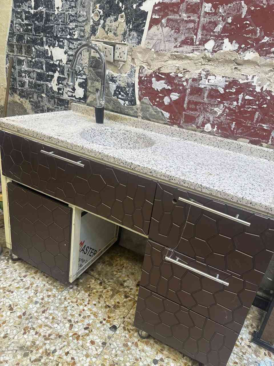 السلام عليكم ميز المنيوم +ام دي اف ضد المي مرمر عدد ٢
واحد متره ونص والثاني مترتين 
باترينه عرض طول ٣امتار ارتفاع متره المنيوم اناره داخليه 
للاستفسار 
***********
