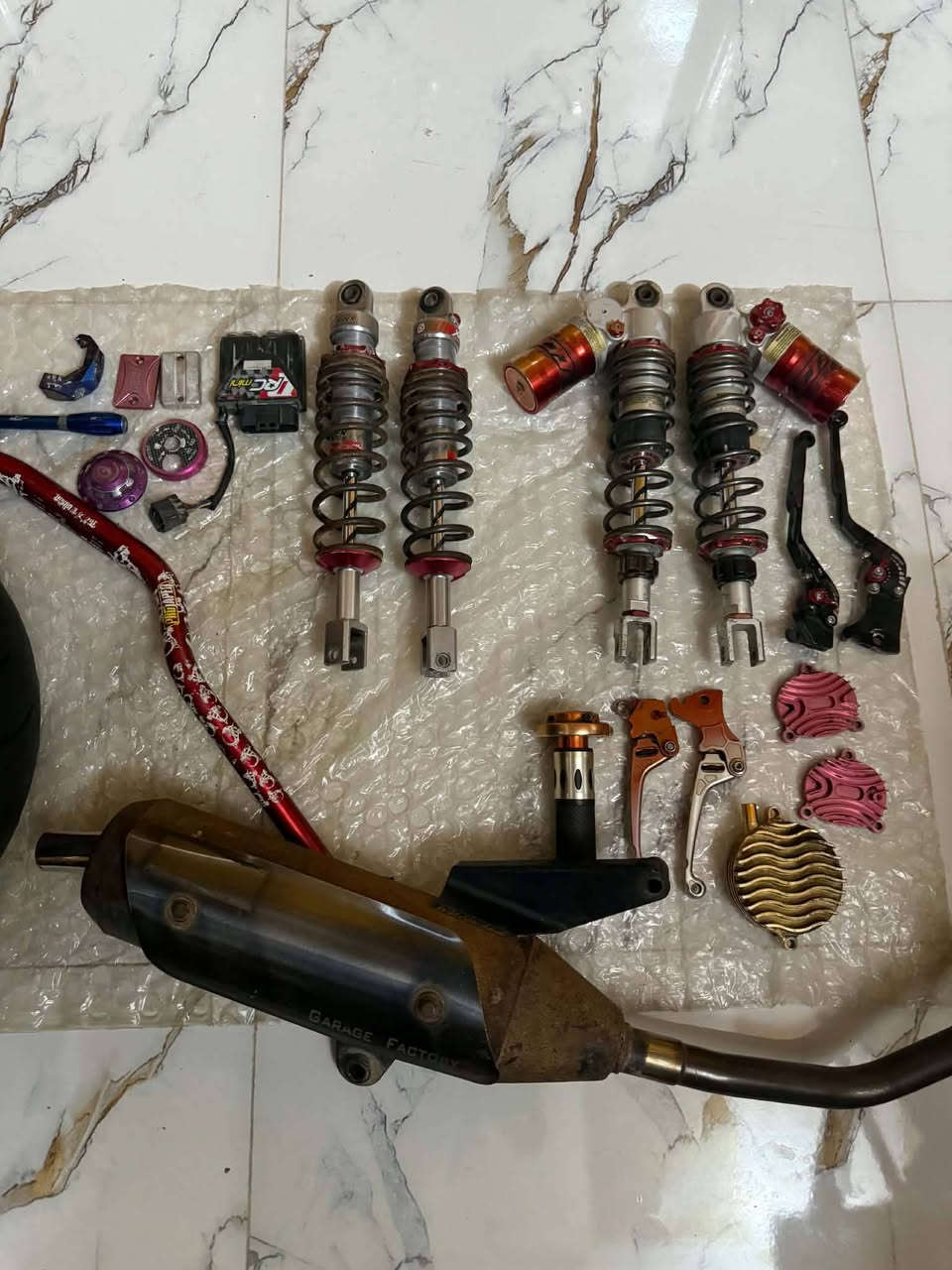السلام عليكم اغراض للبيع توصيل موجود واتساب فقط ***********
