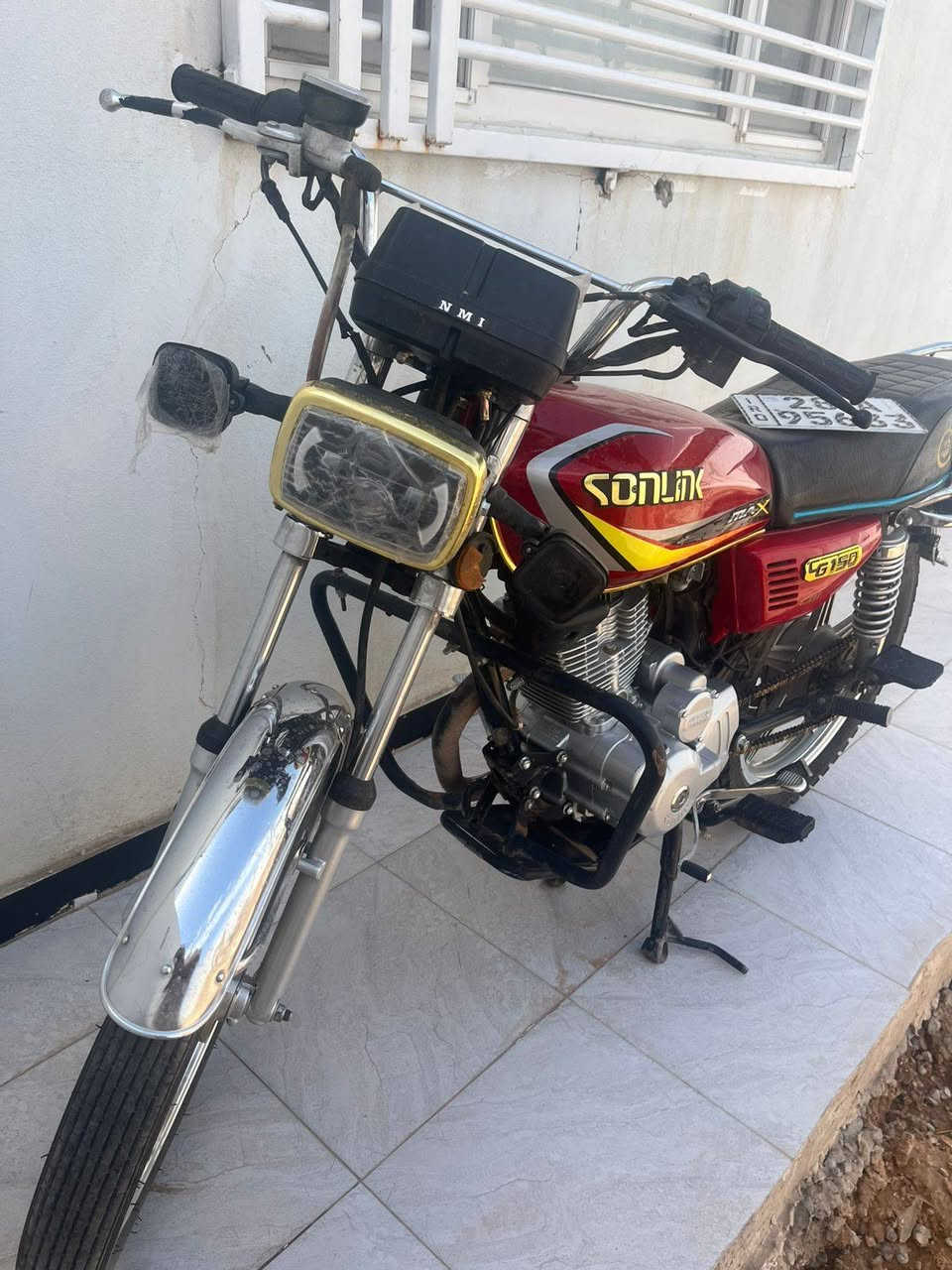 سولنك موديل 25
وكيل معرض العارضي 
رقم انكليزي وسنويه نجف باسمي تحويل ثاني يوم 
200cc 
5كير 
جوبلس
ويل18 
بريك امامي دسك
بريك خلفي بنزات
تشغيل سلف وهندر
*********** التواصل على هذا الرقم
