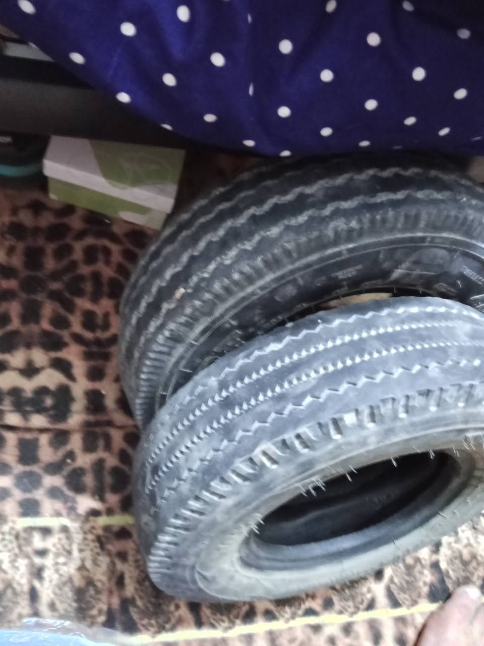 تايرات واحد جوب لس و الثاني جوب بي فتيله واحد زوجهن 25 الف مكاني بغداد الشعب ***********
