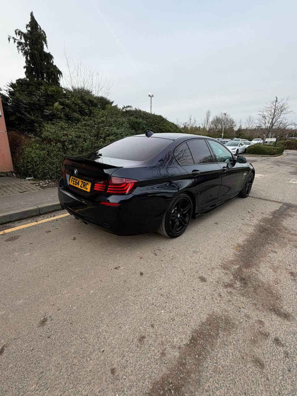 Hi 
Selling my  bmw 520d m sport 2015
2L diesel 
Ules free 
Ready to drive any where 
No any issue 
The body condition has some scratches 
But it does not matter that much  
No time wasters pls London, United Kingdom


**إذا كنت صاحب هذا الإعلان وتريد حذفه لأي سبب، رجاءا أرسل رسالة إلى الدعم الفني**